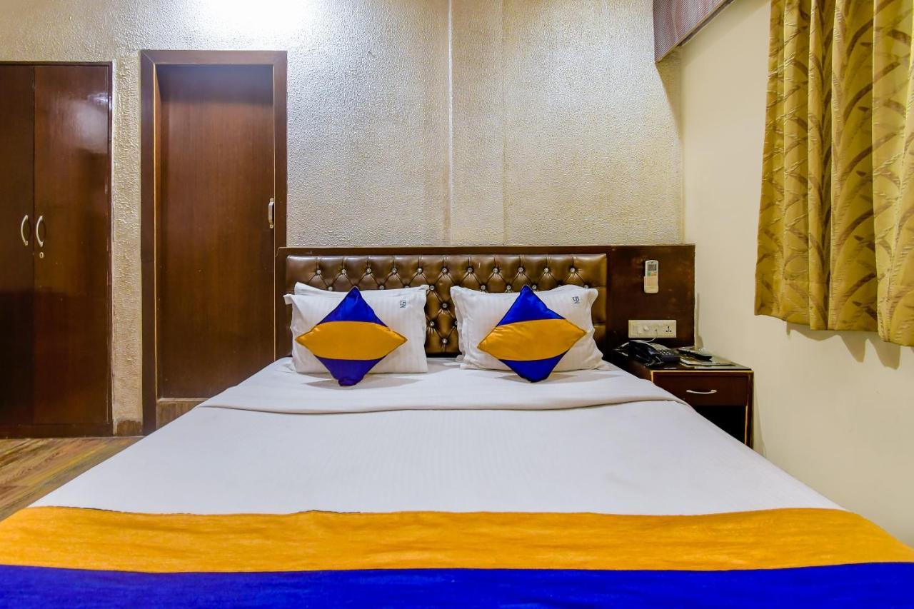 Hotel N S International Калькутта Экстерьер фото