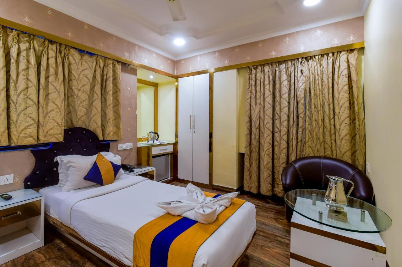 Hotel N S International Калькутта Экстерьер фото