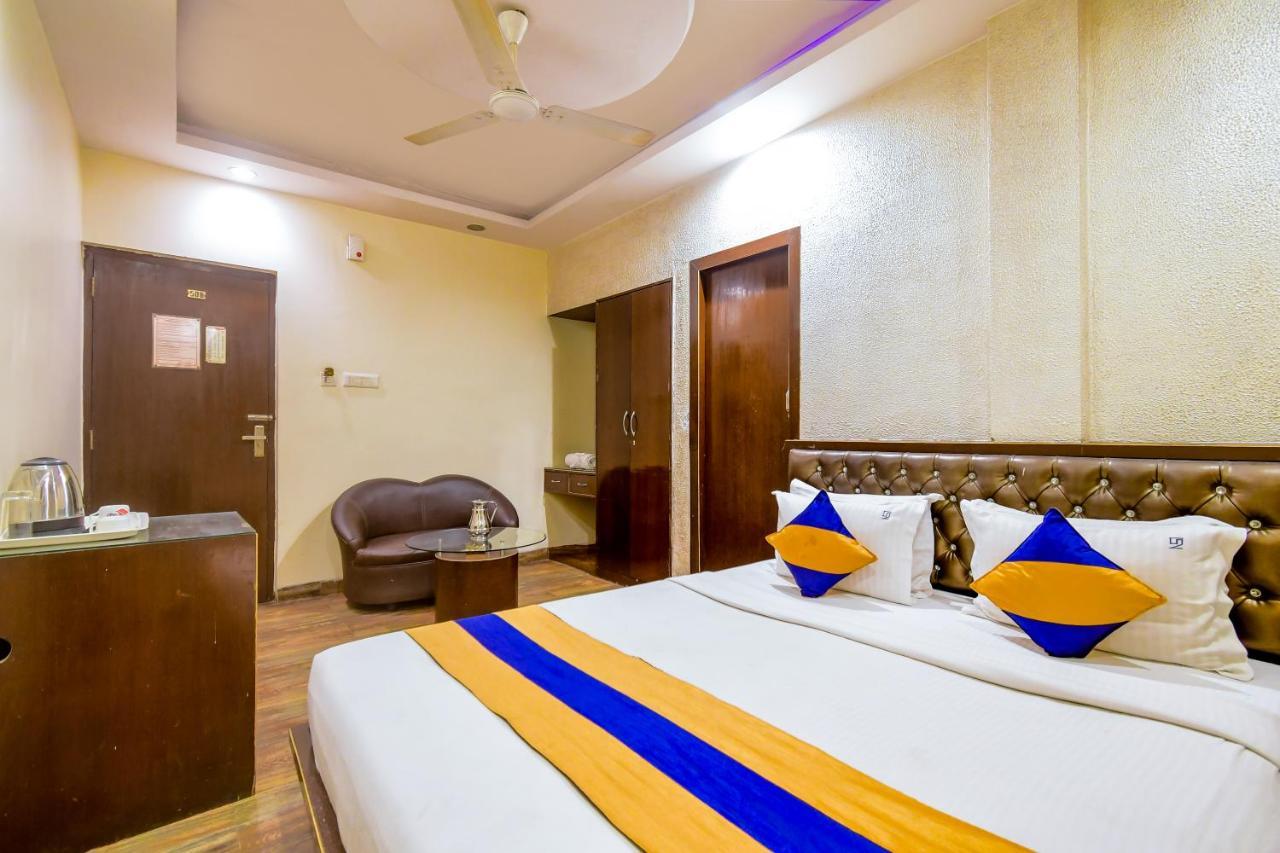 Hotel N S International Калькутта Экстерьер фото